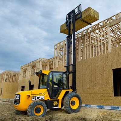 Forklift unloading machinery and industrial equipment in Luton